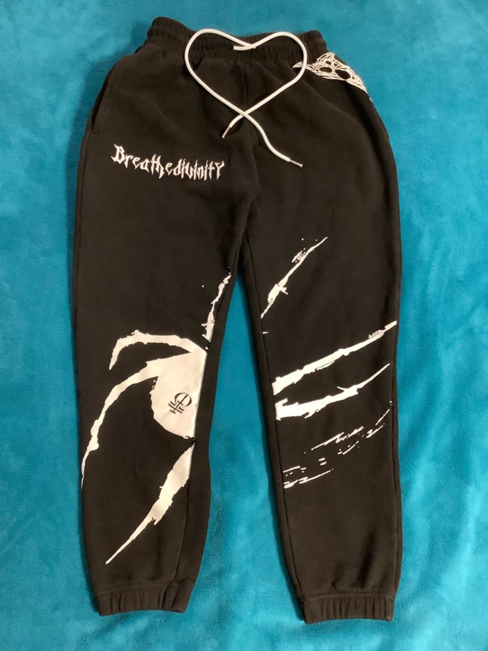 Breathe Divinity Cotton Spyder Graphic Cropped Jogger Sweatpants 22 x 24 x 12